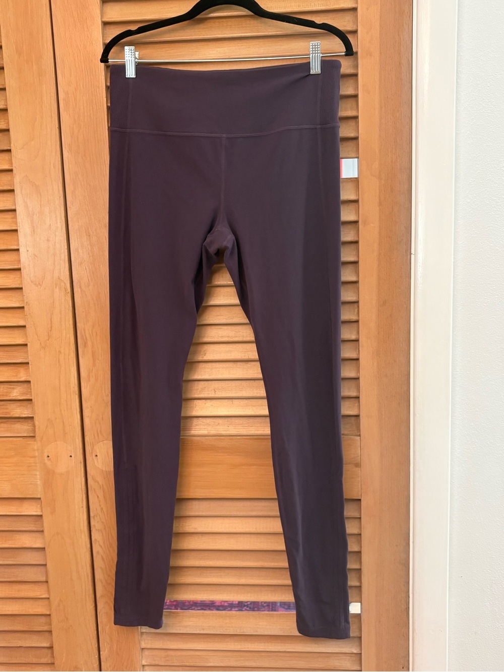 ATHLETA Plum Leggings with Heel Opening Sz L